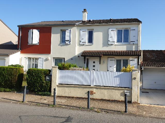 Isolation par l'Extérieur (ITE) d'une maison réalisée par HABITAT ENERGY aux Ulis - Avant