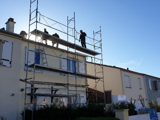 Isolation par l'Extérieur (ITE) d'une maison réalisée par HABITAT ENERGY aux Ulis - Pendant